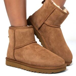 EUC Ugg Mini Chestnut, size 8